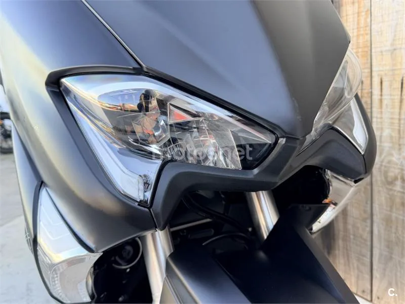 Yamaha TMAX – Vista 18