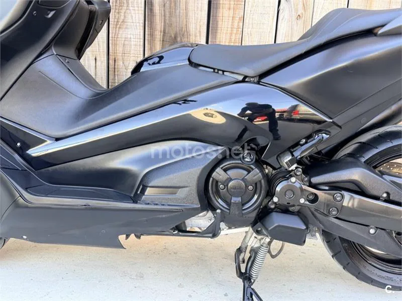 Yamaha TMAX – Vista 4