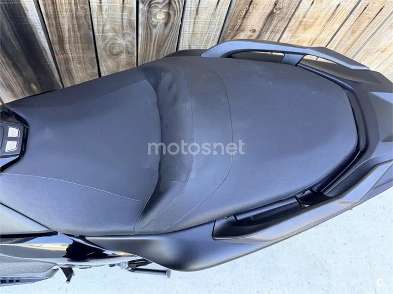 Yamaha TMAX – Vista 8
