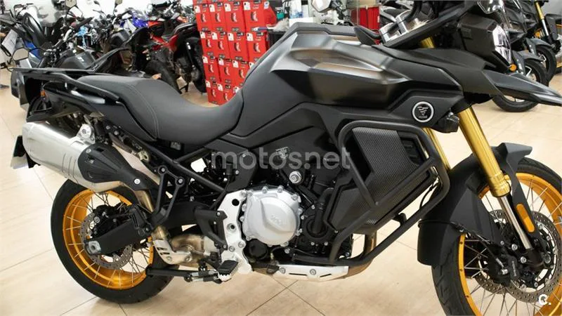 Voge 900 DSX – Vista 12
