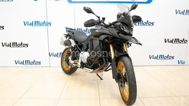 Voge 900 DSX – Vista 4