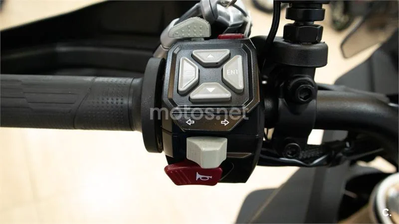 Voge 900 DSX – Vista 8