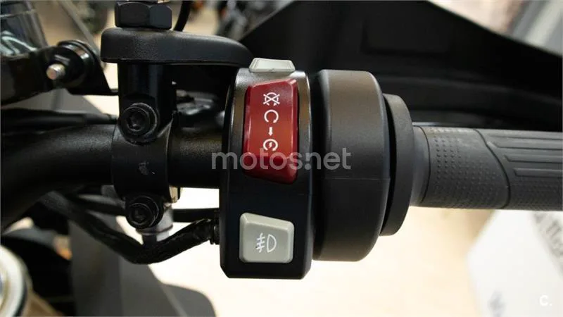 Voge 900 DSX – Vista 9