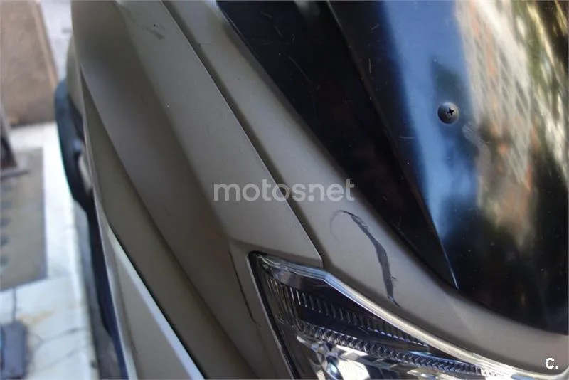 Yamaha NMAX – Vista 9