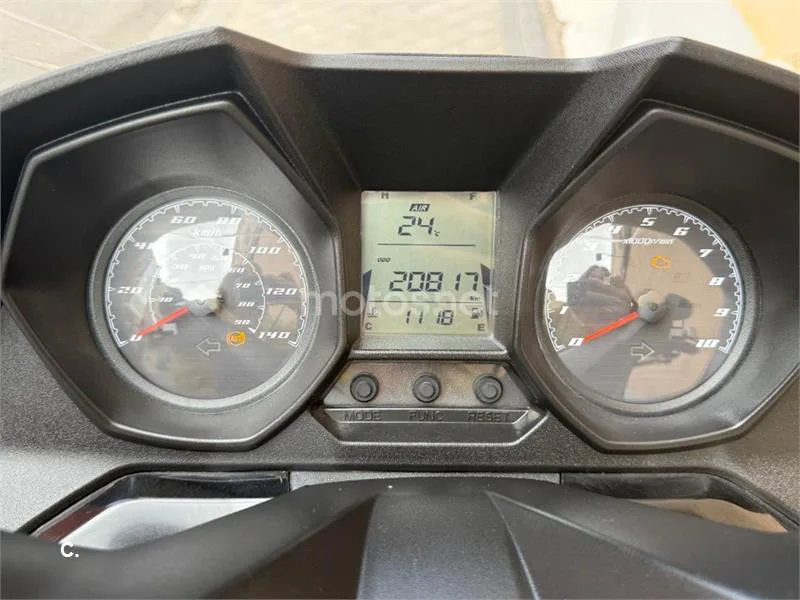 Kymco Super Dink 125 – Vista 3