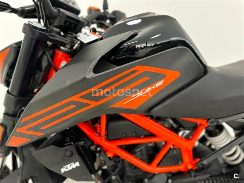 KTM 125 – Vista 20
