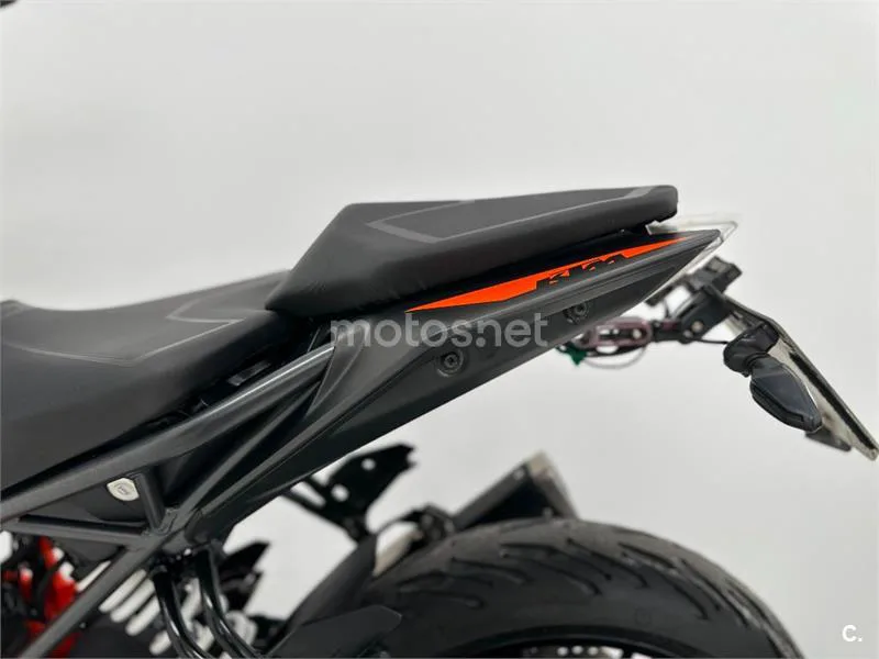 KTM 125 – Vista 22