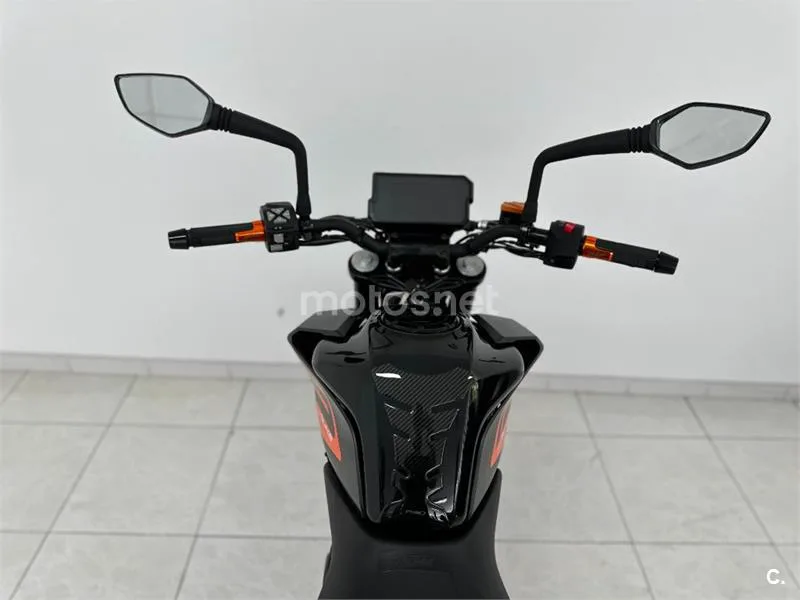 KTM 125 – Vista 7