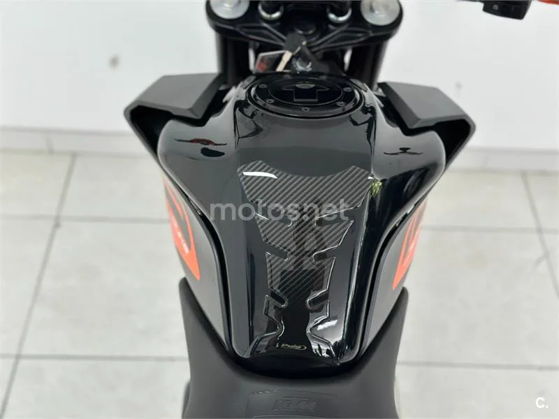 KTM 125 – Vista 8