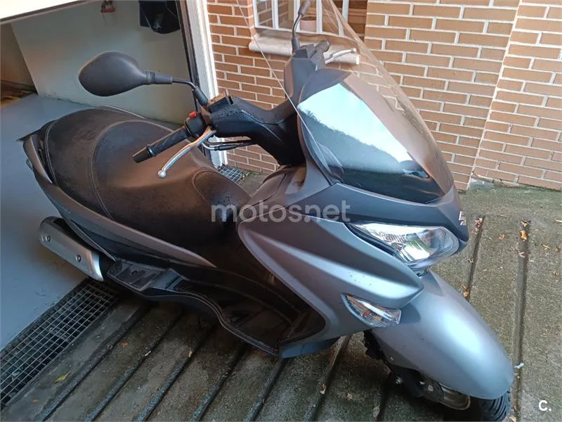 Suzuki Burgman 125 – Vista 4
