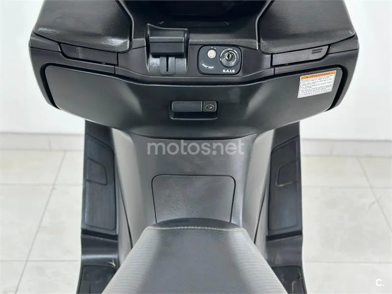 Suzuki Burgman 400 – Vista 15
