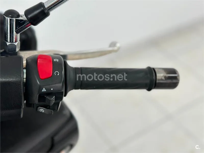 Suzuki Burgman 400 – Vista 16
