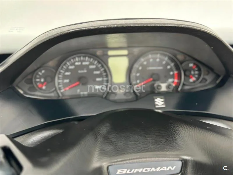 Suzuki Burgman 400 – Vista 17