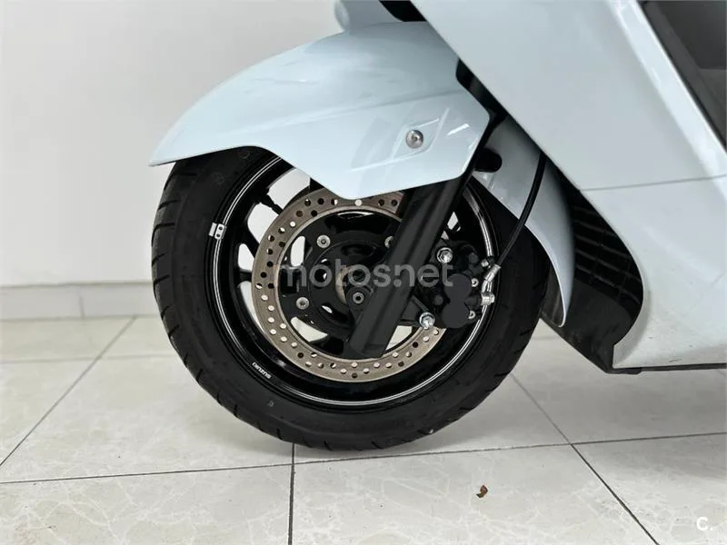 Suzuki Burgman 400 – Vista 21