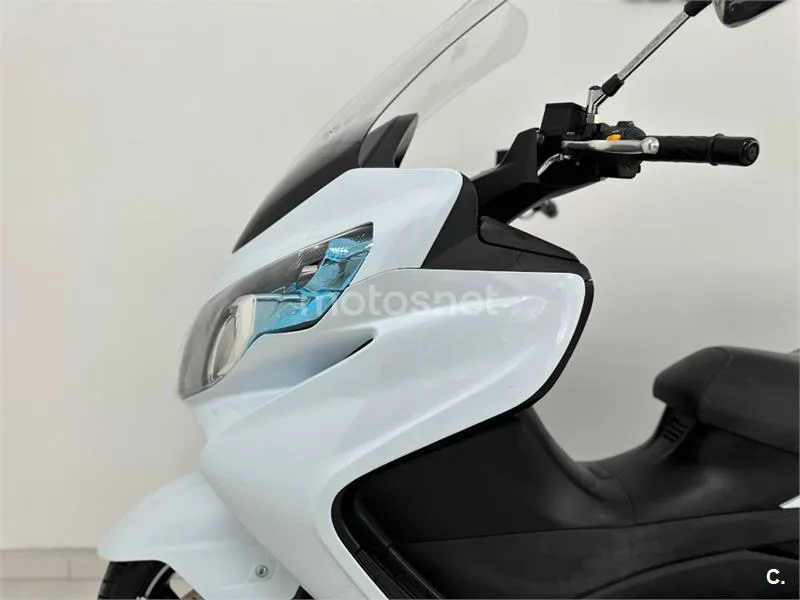 Suzuki Burgman 400 – Vista 22