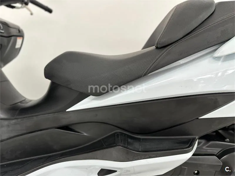 Suzuki Burgman 400 – Vista 24