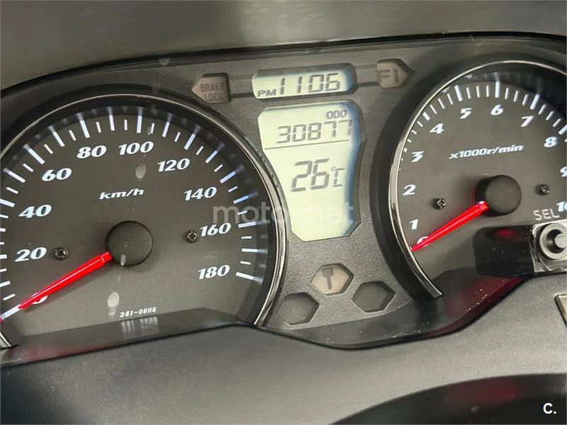 Suzuki Burgman 400 – Vista 28