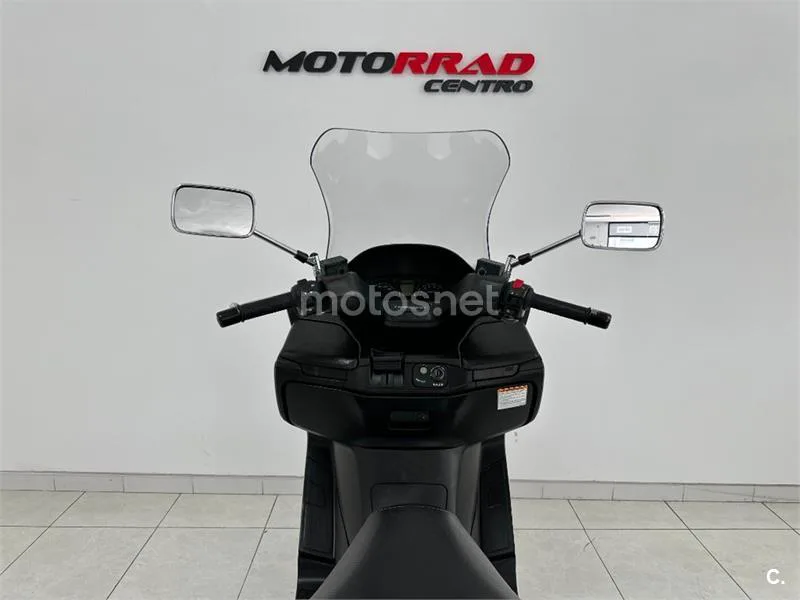 Suzuki Burgman 400 – Vista 8