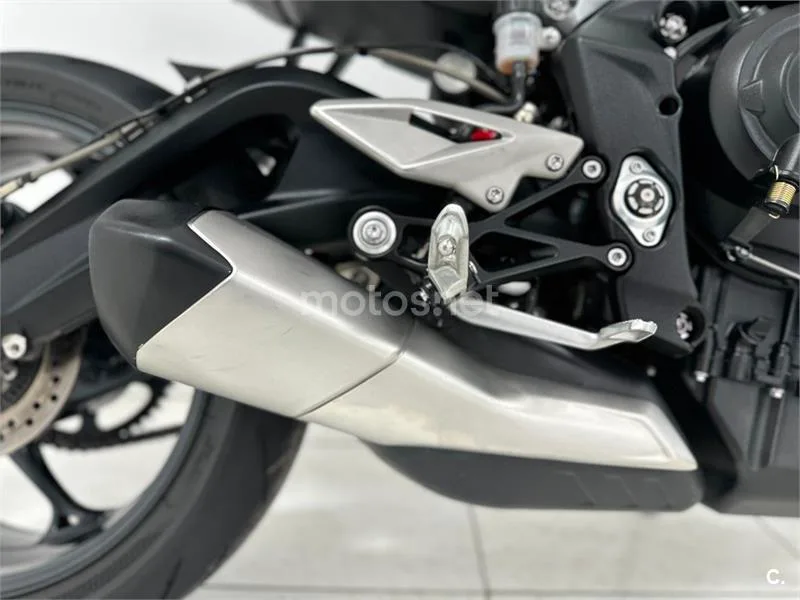 Triumph Street Triple 765 – Vista 12