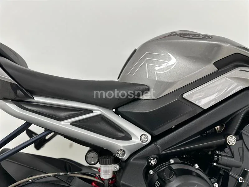 Triumph Street Triple 765 – Vista 13