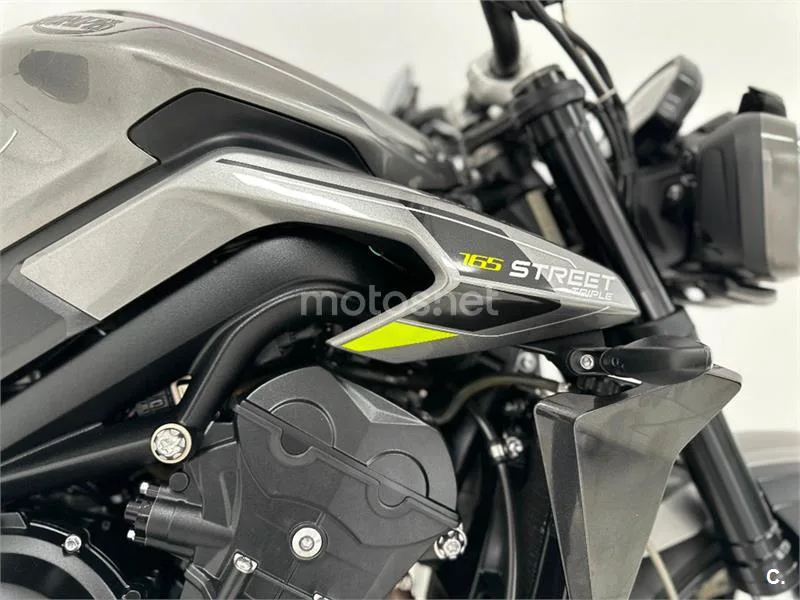 Triumph Street Triple 765 – Vista 15