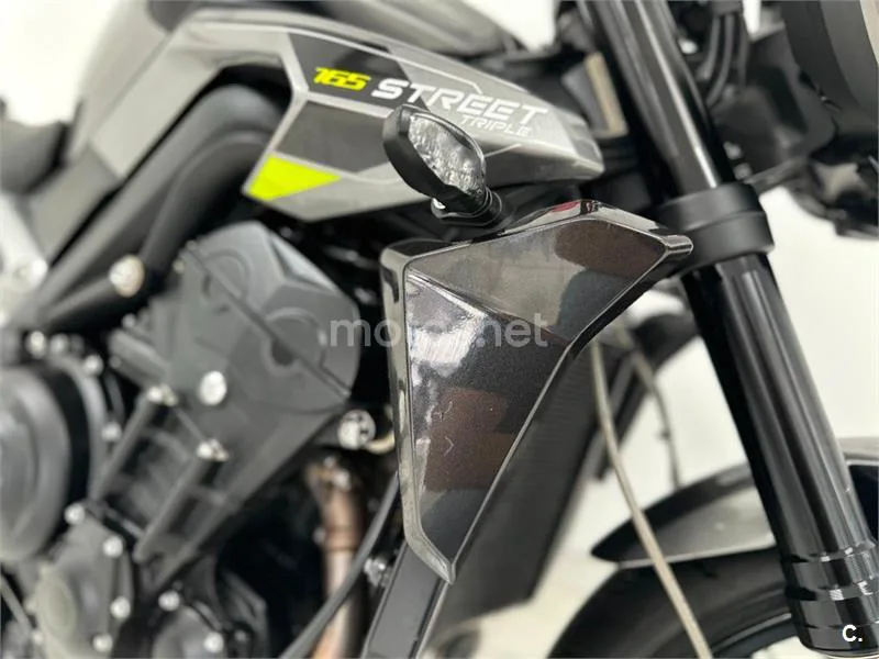 Triumph Street Triple 765 – Vista 17