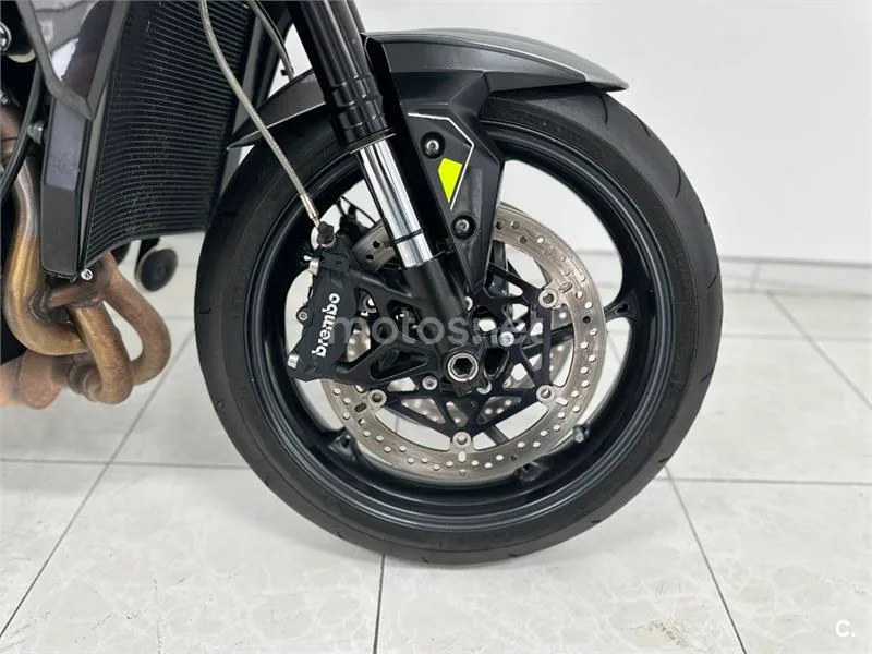 Triumph Street Triple 765 – Vista 18