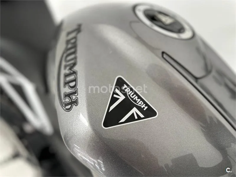Triumph Street Triple 765 – Vista 20