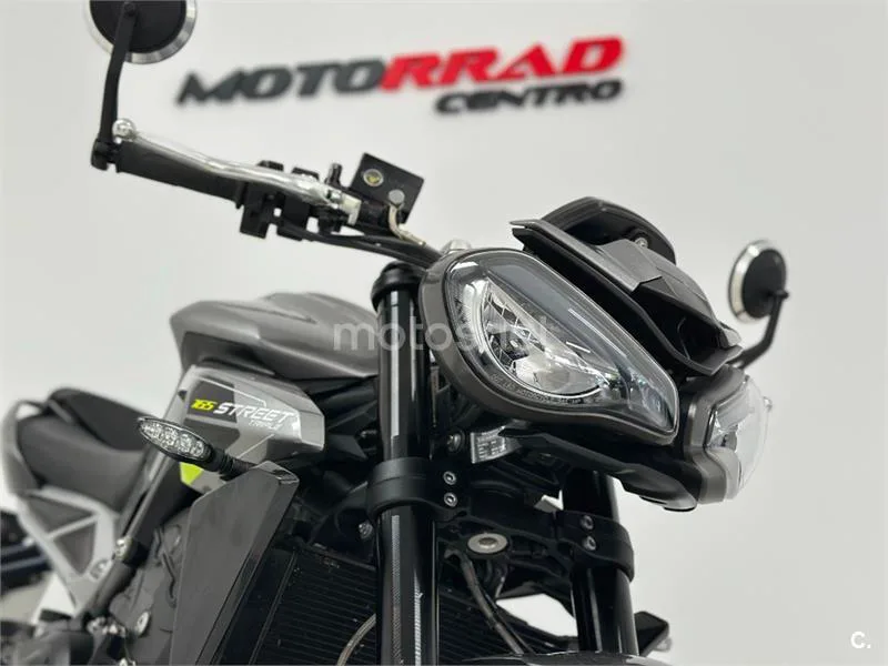 Triumph Street Triple 765 – Vista 24