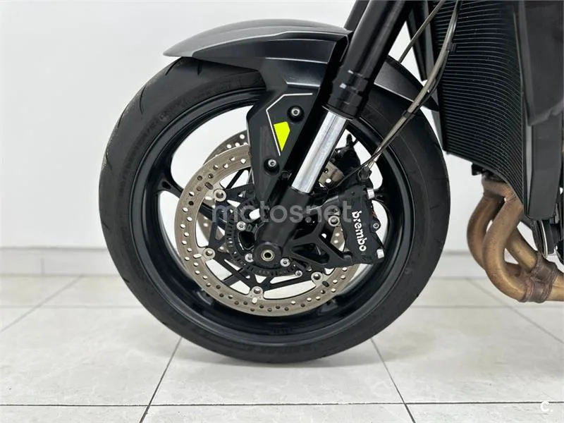 Triumph Street Triple 765 – Vista 26