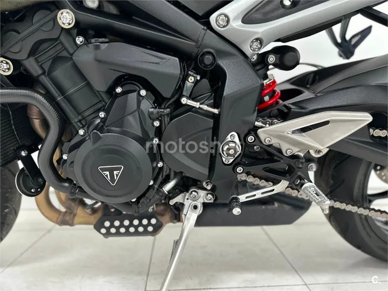 Triumph Street Triple 765 – Vista 30