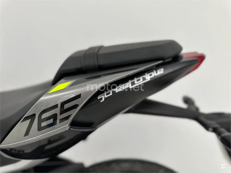 Triumph Street Triple 765 – Vista 32