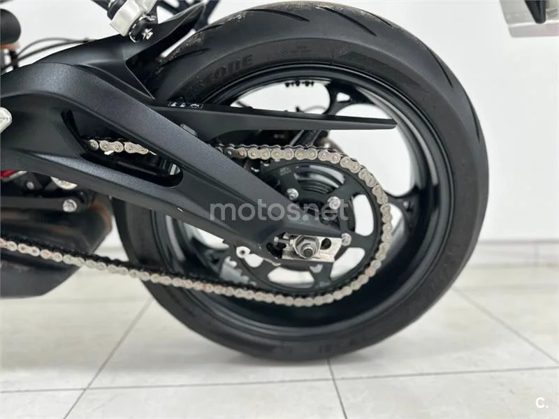 Triumph Street Triple 765 – Vista 33