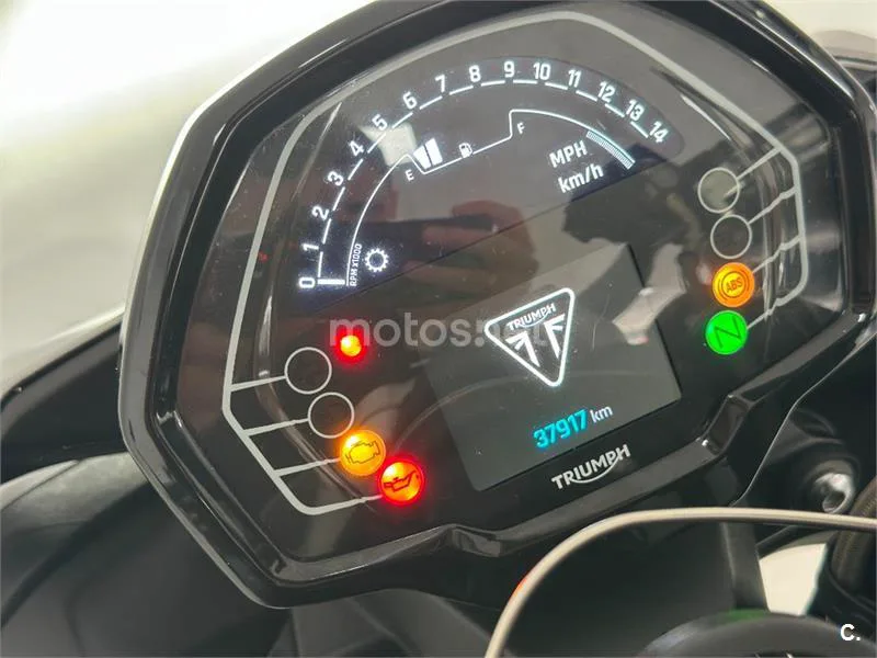 Triumph Street Triple 765 – Vista 37