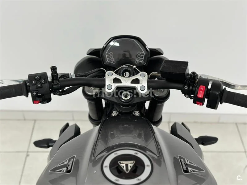 Triumph Street Triple 765 – Vista 8