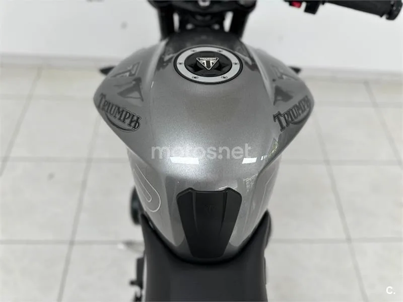 Triumph Street Triple 765 – Vista 9
