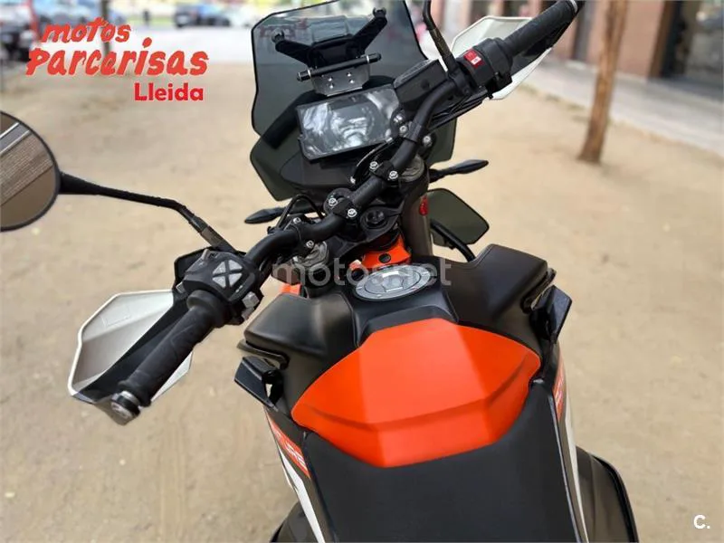 KTM 890 – Vista 8