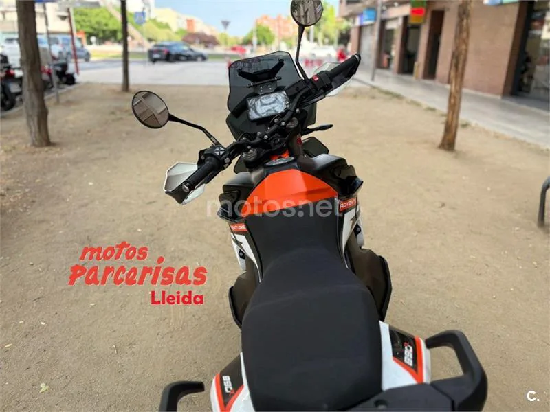 KTM 890 – Vista 9
