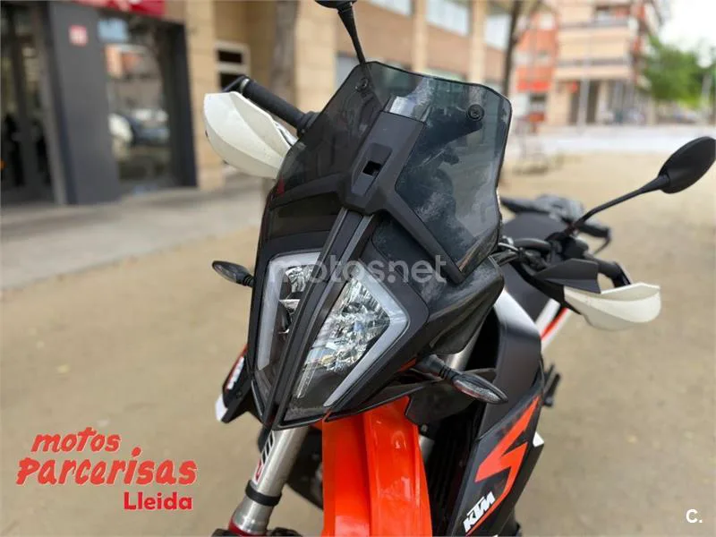 KTM 890 – Vista 10