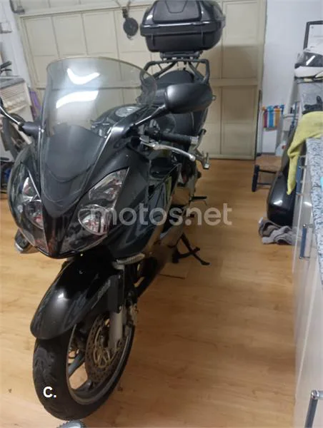 Honda VFR 800 – Vista 13