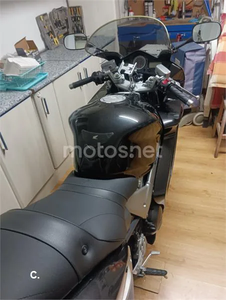 Honda VFR 800 – Vista 17