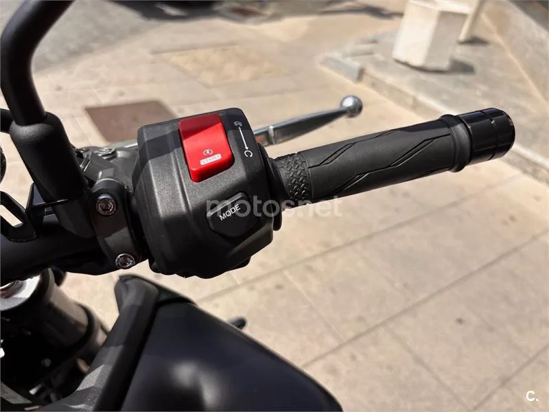 Yamaha MT-09 - Vista 15