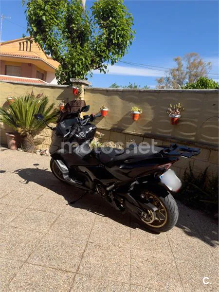 Yamaha TMAX – Vista 3