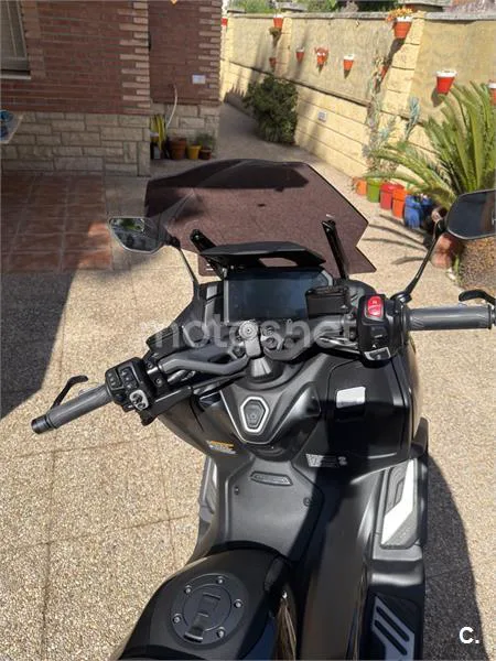 Yamaha TMAX – Vista 4