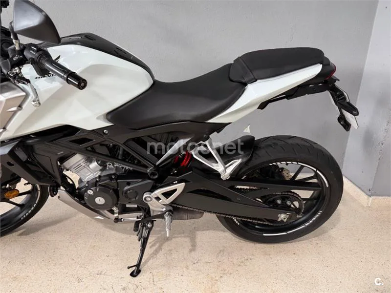 Honda CB 125 R – Vista 8