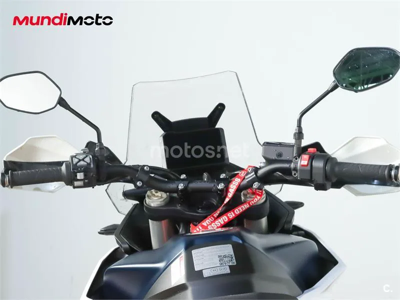 KTM 890 – Vista 11