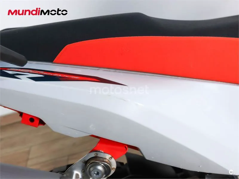 KTM 890 – Vista 15