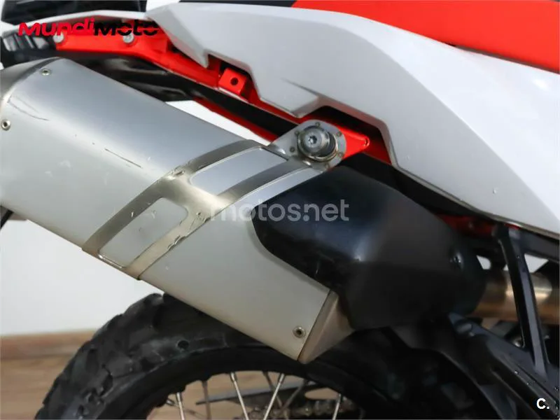 KTM 890 – Vista 16