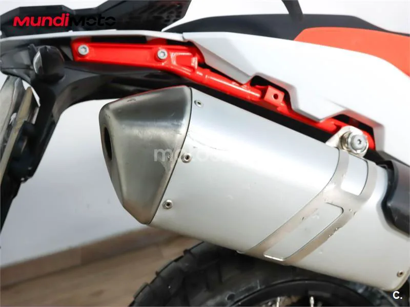 KTM 890 – Vista 17