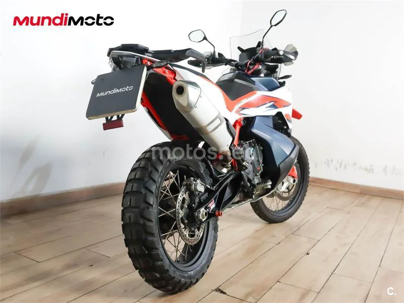 KTM 890 – Vista 3